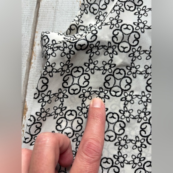 Pleione Black & White Patterned Sleeveless Blouse – Size M - Picture 10 of 10